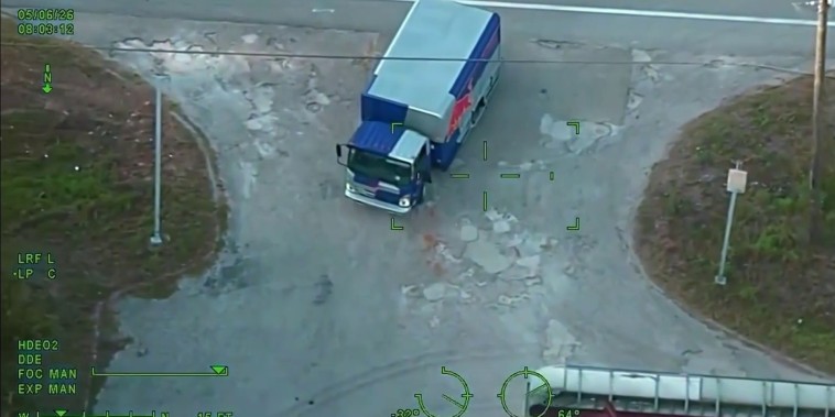 Arrestan a mujer que robó camión de RedBull y provocó persecución