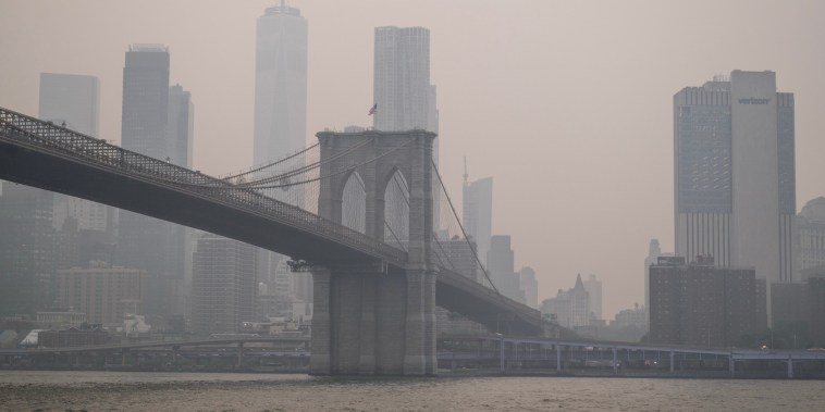 Las lluvias ayudan a disipar el humo de los incendios de Canadá