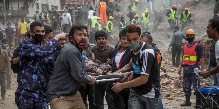 Aumenta a más de 500 el número de personas muertas por las inundaciones en Nepal y Tíbet