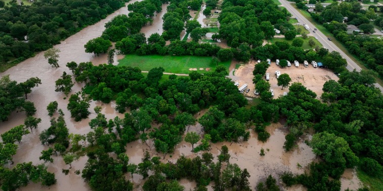 La persona que se ahogó en inundaciones en Texas es un hispano de 15 años