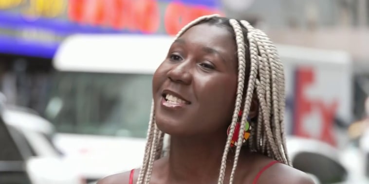 Conozca a Yudania Gómez, la cubana que dirige la orquesta en la gira de Rosalía