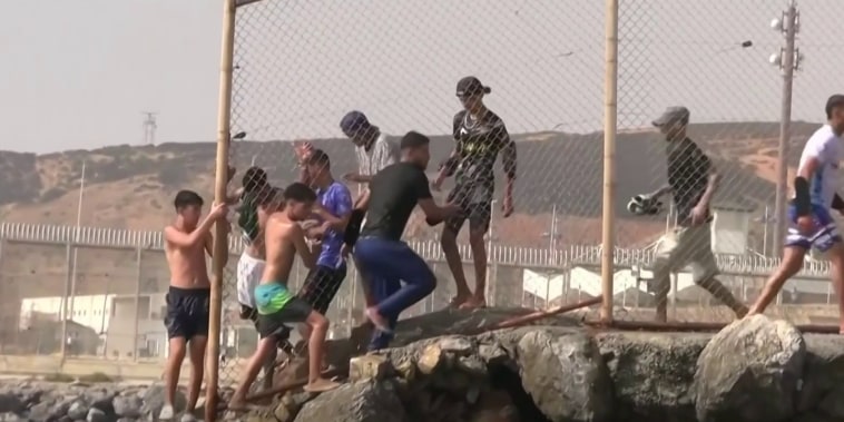 Unos 60,000 migrantes cruzan de Marruecos a España en 24 horas: hay al menos 34 muertos