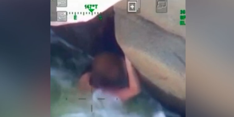 Así fue el dramático rescate de una mujer en un río en California