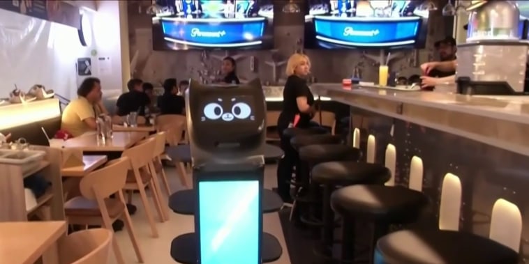 Restaurantes mexicanos se preparan para atender el Mundial con robots