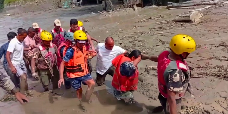 Aumenta a más de 600 la cifra de muertos tras el alud en Nepal y continúan las labores de rescate