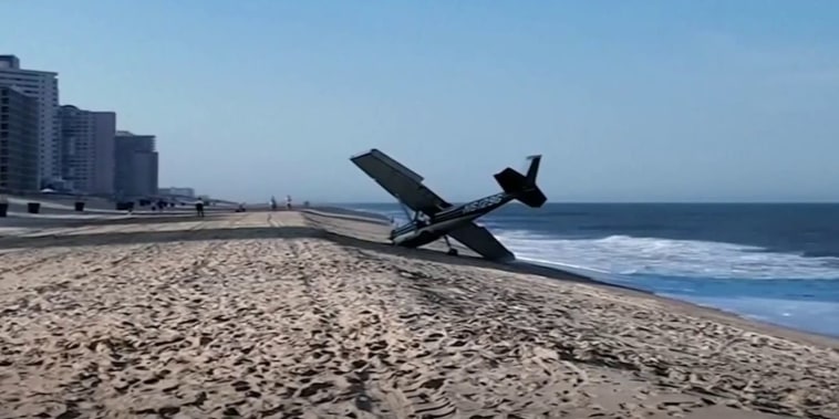 Un piloto hace un aterrizaje de emergencia en una playa