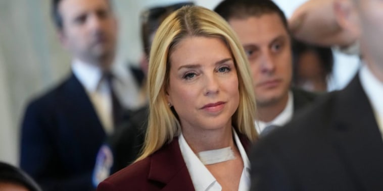 Bondi revela poco sobre los archivos de Epstein en su testimonio tras diagnóstico de cáncer
