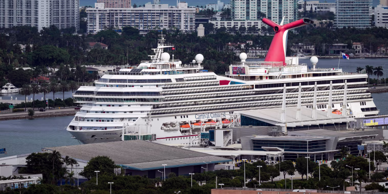 Madre deja solos a su bebé y hermanos, mientras se va crucero, dicen las autoridades