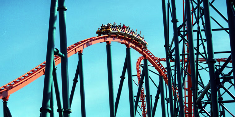 Six Flags instalará cinturones de seguridad en una montaña rusa tras la muerte de un hombre de Georgia al caer de ella
