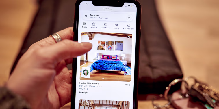 Anfitriones de Airbnb ya no podrán pedirles a los huéspedes que laven los platos o hagan las camas