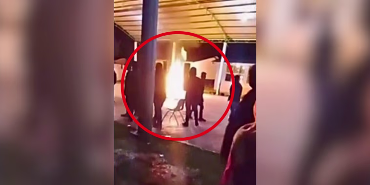 Una pareja acusada de brujería es quemada viva en el sur de México