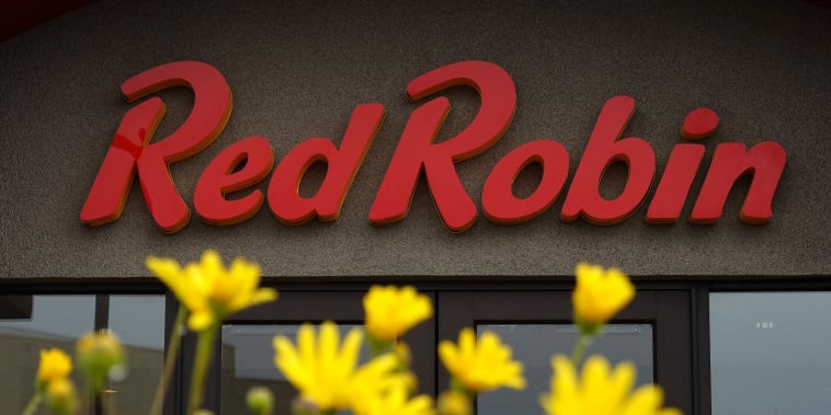 Red Robin's Bottomless Burger Pass crashes website, customers call it a 'scam'
