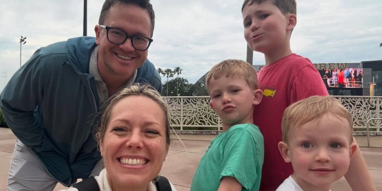 Dylan Dreyer Has 6 Words Of Wisdom For Parents Bringing Young Kids To A Theme Park