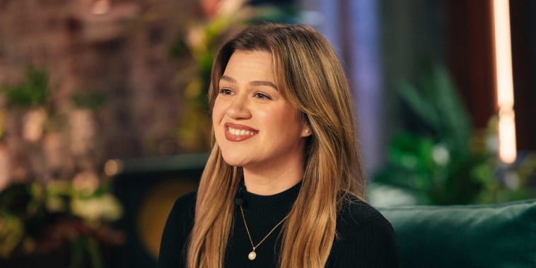 Kelly Clarkson Reveals Her Hack for Getting Her Son to Brush His Teeth