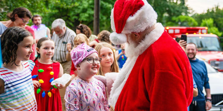 Family of Girl With Brain Cancer Asks for One Last Christmas. See How Her Neighbors Responded