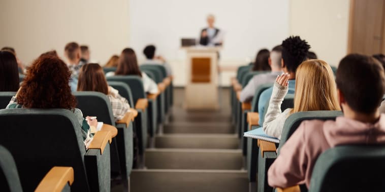 People Are Sharing Heartwarming Stories About Their Unforgettable College Professors