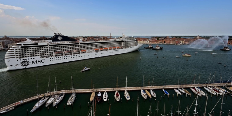 Image: TOPSHOT-ITALY-HEALTH-VIRUS-TOURISM