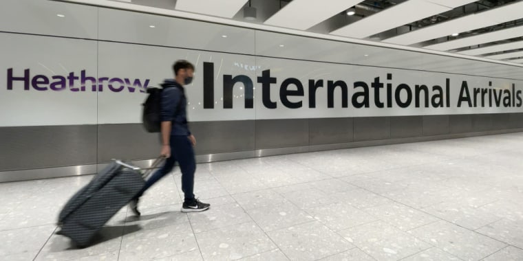 Suspenden vuelos provenientes de varios países africanos a Reino Unido.