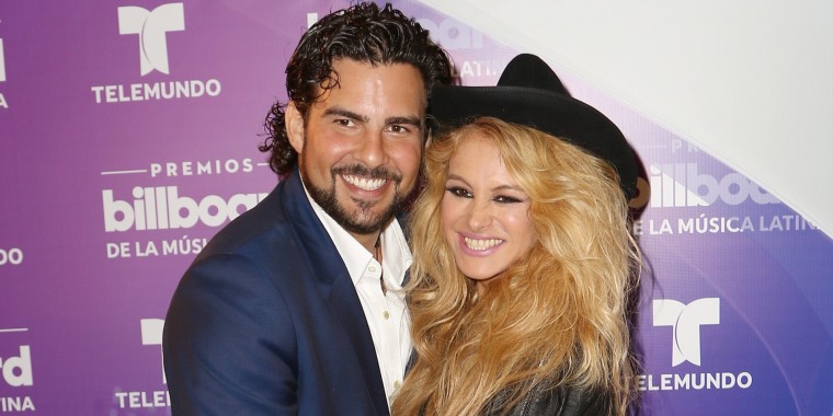 Gerardo Bazúa y Paulina Rubio en el backstage de los Premios Billboard de la Música Latina 2016
