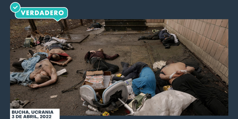 Los cuerpos sin vida de ocho hombres yacen en un callejón de Bucha, Ucrania. La imagen fue tomada por el fotógrafo de AP, Vadim Ghirda, el domingo 3 de abril. Según la agencia, los cuerpos tenían señales de que les dispararon a quemarropa.