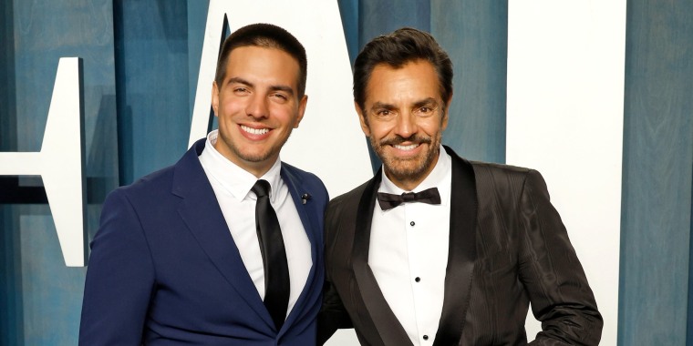 Eugenio Derbez y Vadhir Derbez en la fiesta de los Oscar 2022