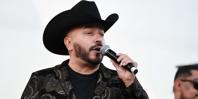 Lupillo Rivera se presenta en el escenario durante el programa Que Buena Los Angeles Radio, mayo de 2022 en Ontario, California.