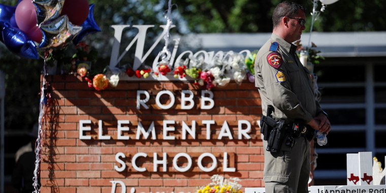 La escuela primaria Robb, en Uvalde, Texas, donde ocurrió la masacre que terminpo con la vida de 19 niños y dos maestras.