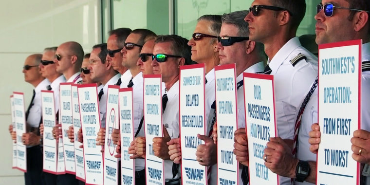 Image: Southwest Airlines pilots on a picket line in Dallas on Tuesday.