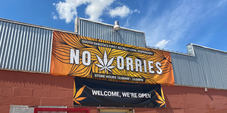 Image: The "No Worries" dispensary in Pine Ridge, S.D.