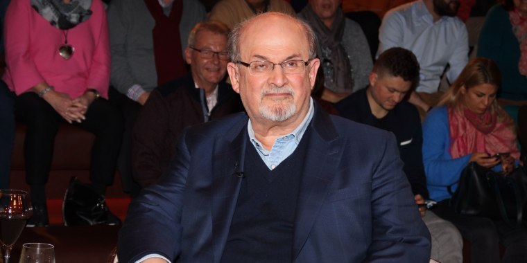 El escritor Salman Rushdie durante un acto en Hamburgo, Alemania, el 12 de noviembre de 2019.