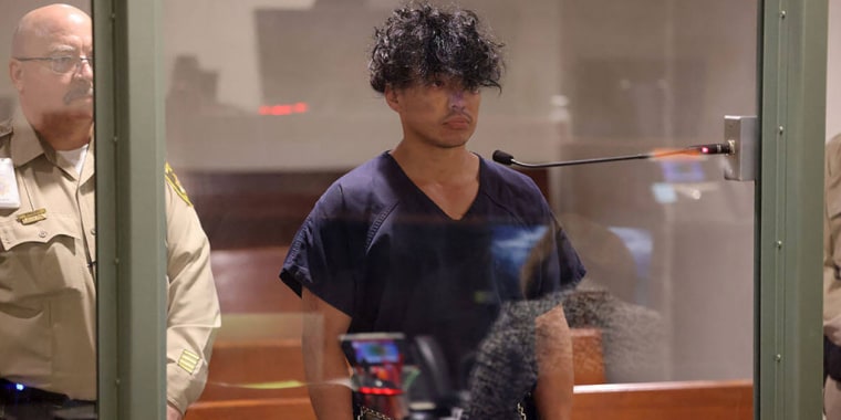 El sospechoso del apuñalamiento en The Strip en Las Vegas, Yoni Barrios, de 32 años, hace su aparición inicial en la corte en el Centro Regional de Justicia el viernes 7 de octubre de 2022.