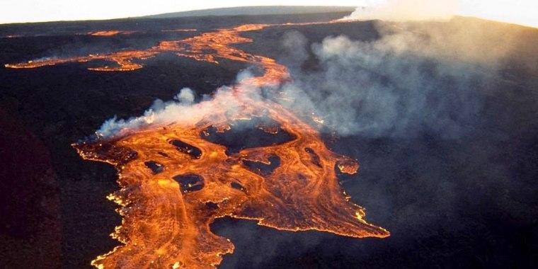 This aerial image released by the US Geological Survey (USGS) on November 28, 2022 courtesy of the National Weather Service, shows the lava in the summit caldera of Mauna Loa in Hawaii, which is erupting for the first time in nearly 40 years. - Hawaii's Mauna Loa, the largest active volcano in the world, has erupted for the first time in nearly 40 years, US authorities said, as emergency crews went on alert early Monday.