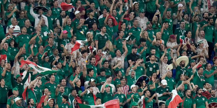 Hinchas mexicanos en el juego de su selección contra Polonia, en Doha, Catar, el 22 de noviembre de 2022. 