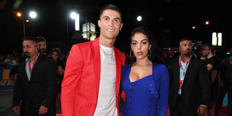 Cristiano Ronaldo y Georgina Rodríguez en red carpet.