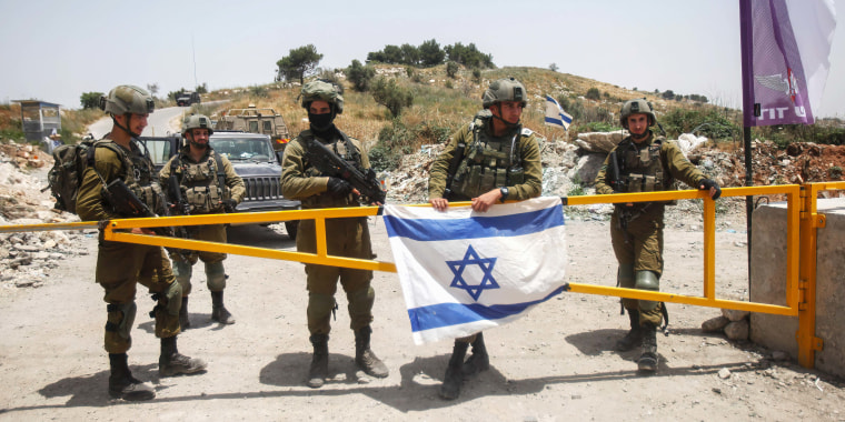 Israeli army forces closed the gate of the settlement of