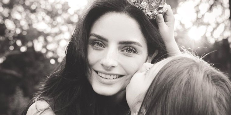 Aislinn Derbez y su hija Kailani 
