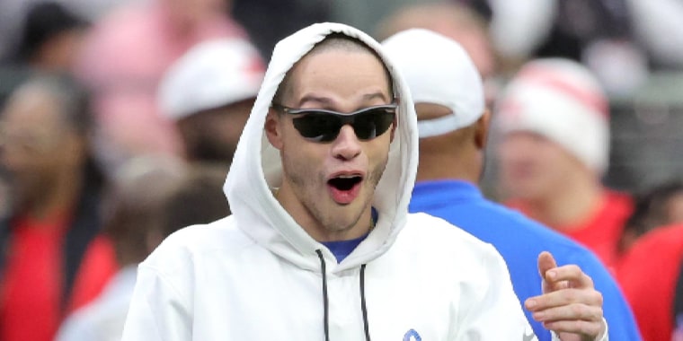 Pete Davidson en un evento deportivo de Estados Unidos. 
