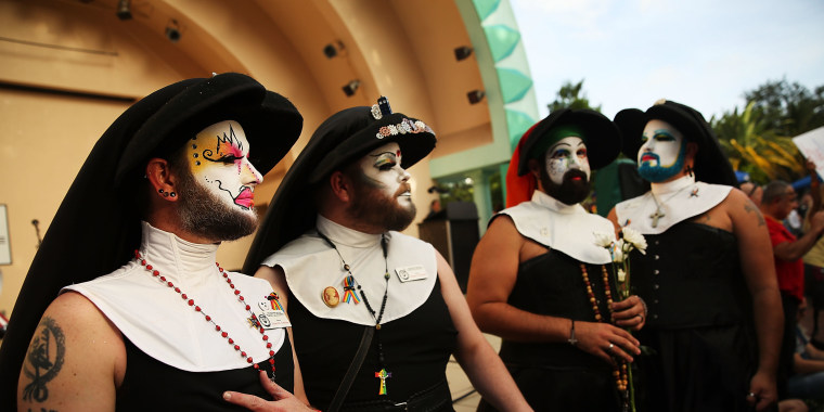 Miembros de Sisters of Perpetual Indulgence en un evento celebrado en Orlando, Florida.