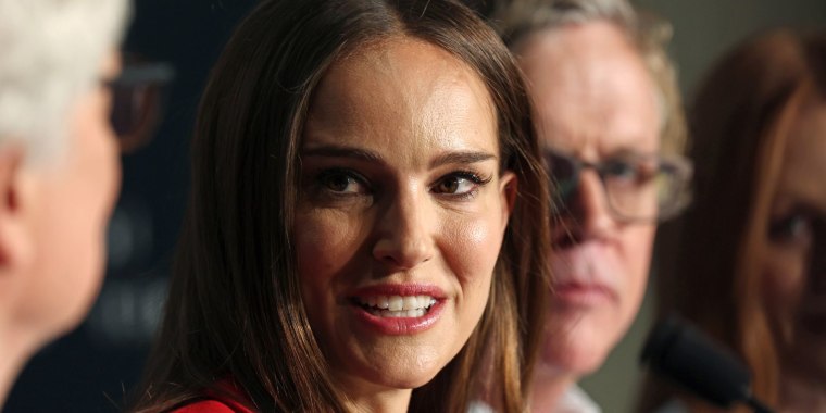 Natalie Portman en la conferencia de prensa "May December" en el 76º festival anual de cine de Cannes en el Palais des Festivals el 21 de mayo de 2023 en Cannes, Francia.