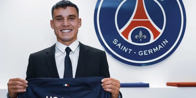 El mediocampista uruguayo Manuel Ugarte se convierte en nuevo jugador del PSG.