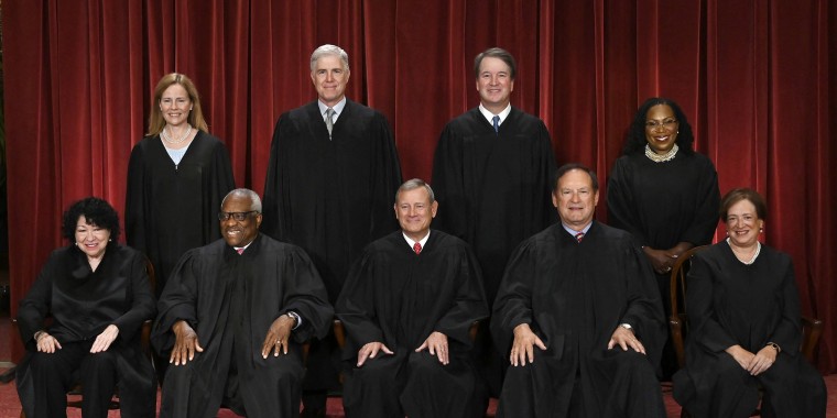 Image: US-JUSTICE-SUPREME-COURT-GROUP-PHOTO
