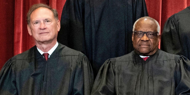 Associate Justices Samuel Alito and Clarence Thomas in 2021.