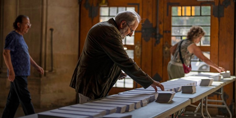 Voters choose their ballots in Spain