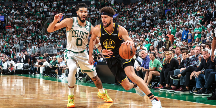 Jayson Tatum plays defense on Klay Thompson