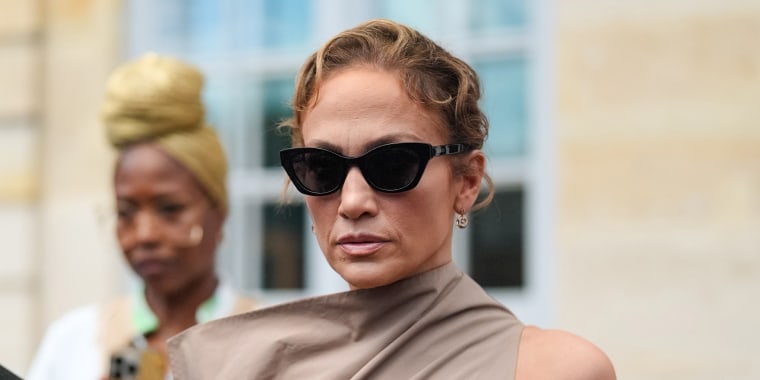 Jennifer Lopez en la semana de la moda de París