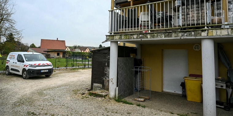 Rescatan a niño de camioneta en la que estuvo encerrado