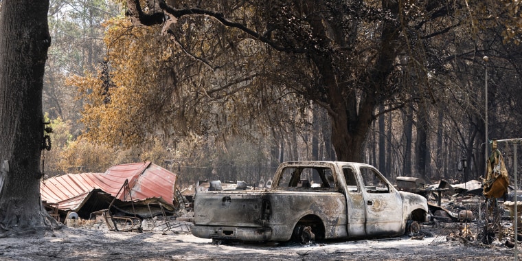 Los incendios forestales en Georgia consumen más de 120 casas