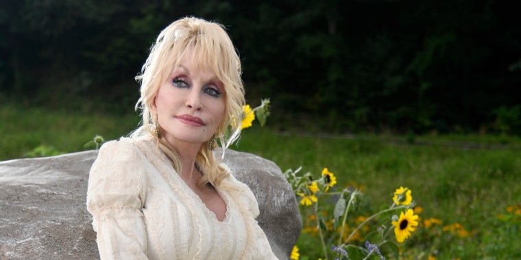 Proponen cambiar nombre de aeropuerto en honor a Dolly Parton