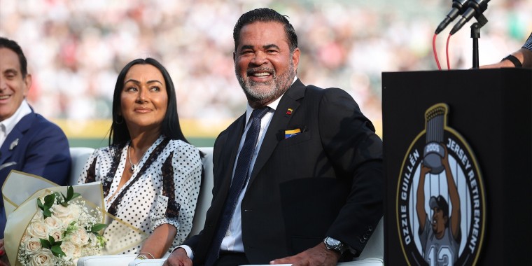 Ozzie Guillén recibe homenaje de los Medias Blancas