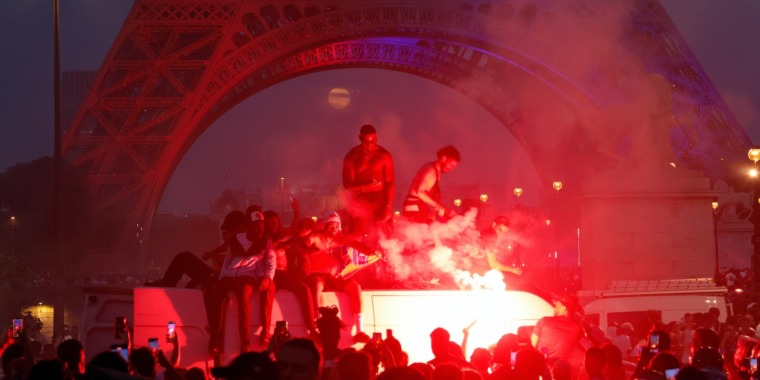 Más de 400 detenidos y 7 policías heridos tras victoria del PSG